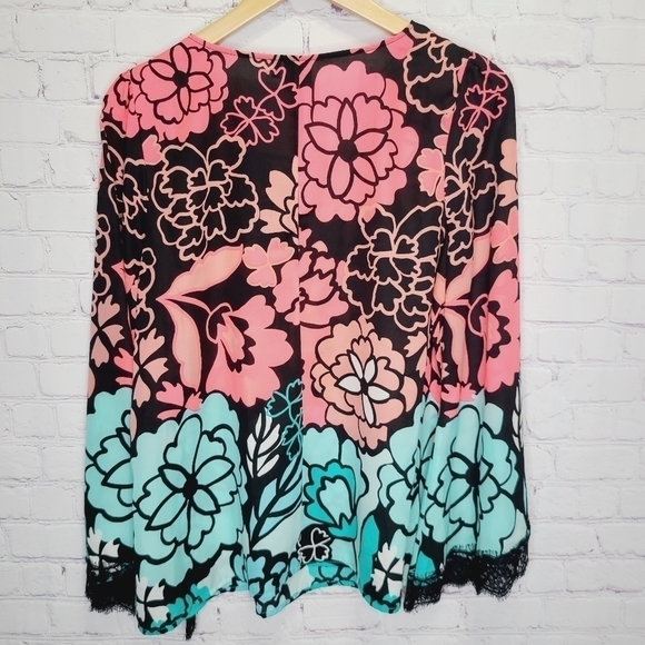 Kaari Blue Lace Bell Sleeve Blouse - Picture 8 of 8